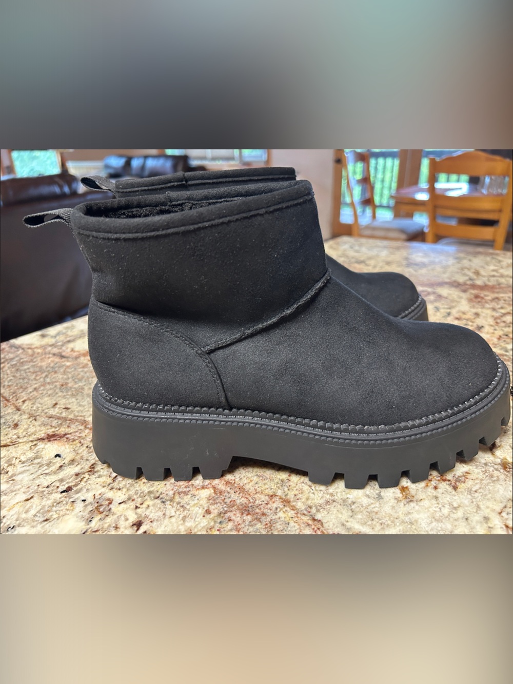 NEW Dolce Vita Women’s 8.5 Pull On Black Suede Lug Sole Ankle Boots Fur Lined